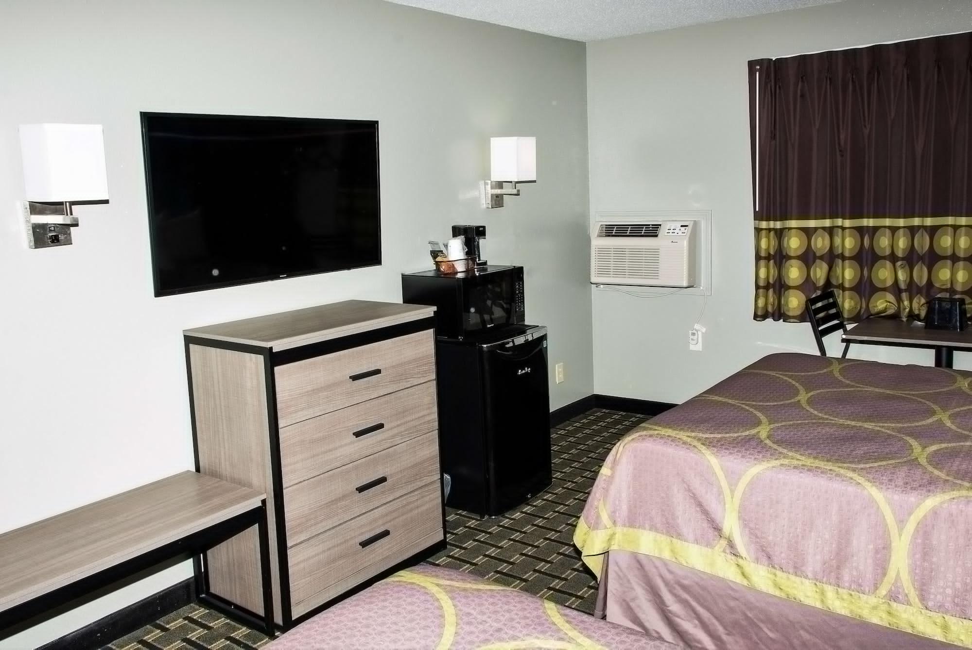 ซูเปอร์ 8 บาย วินด์แฮม มิชิแกน ซิตี้ Hotel มิชิแกนซิตี ภายนอก รูปภาพ